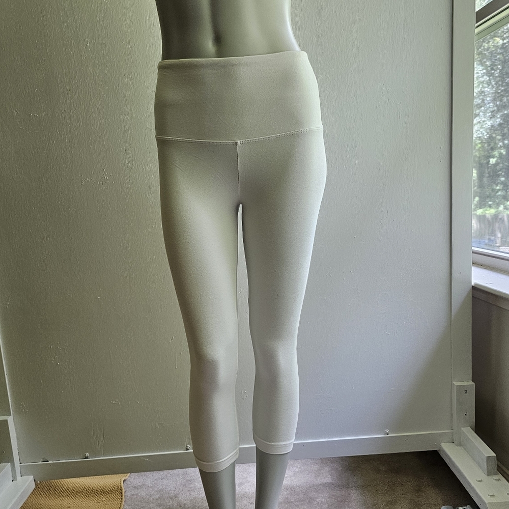 EUC WHITE CROPPED CAPRIS LEGGINGS WIDE BAND S